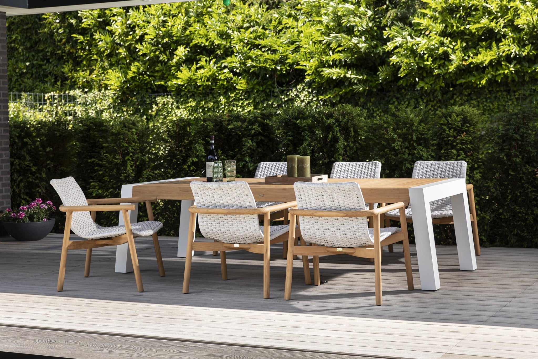 Bellevue tafel met picasso stoelen